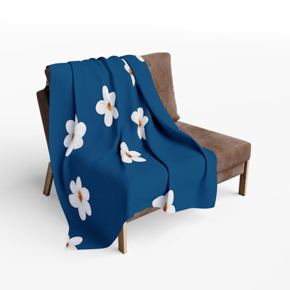 Daisy Fleece Blanket — Cozy Blue Floral Throw